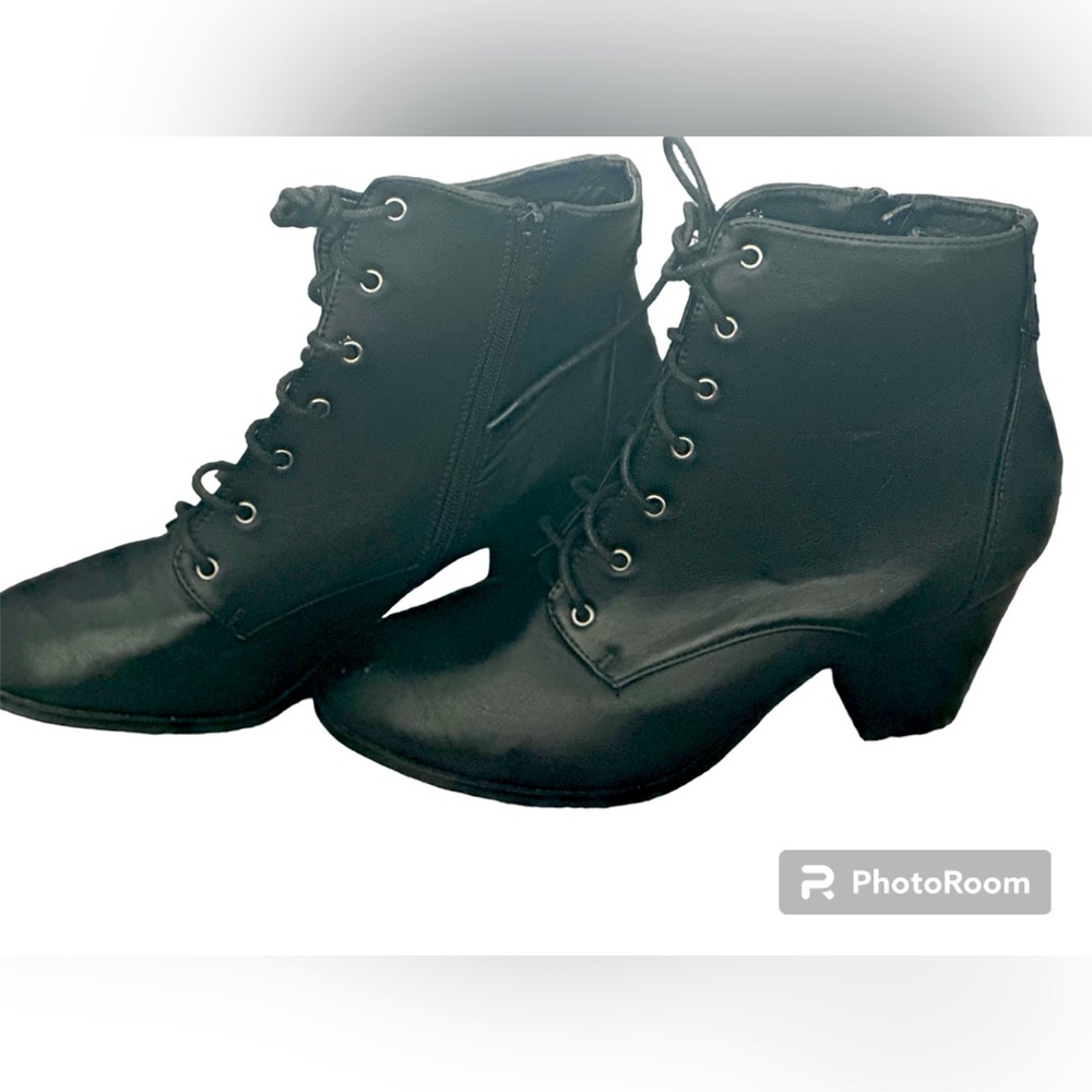 Ankle boots with a heel